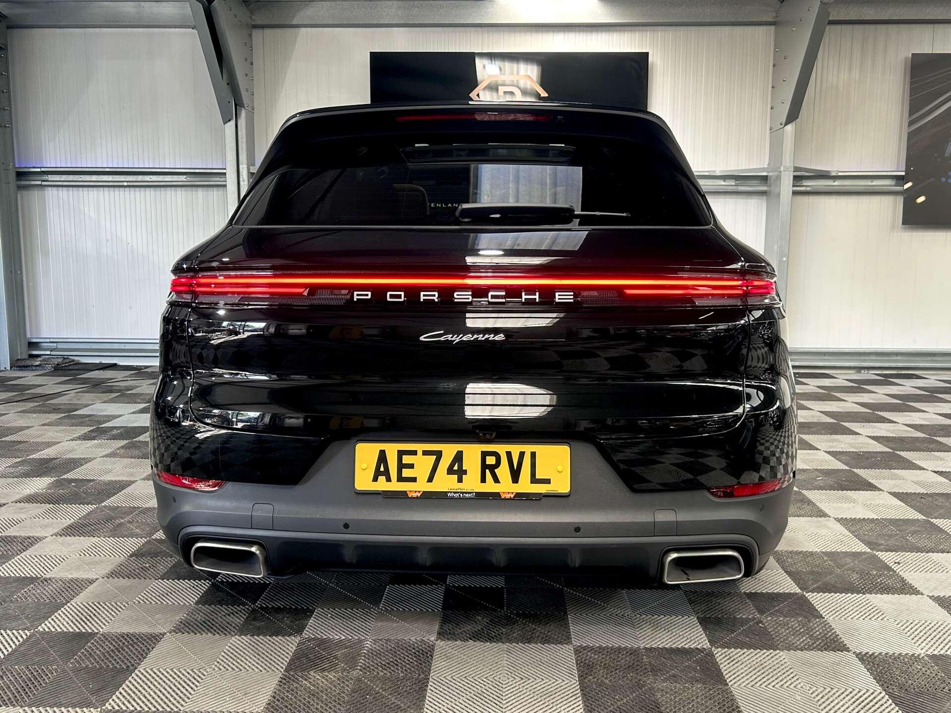 Porsche Cayenne view 12