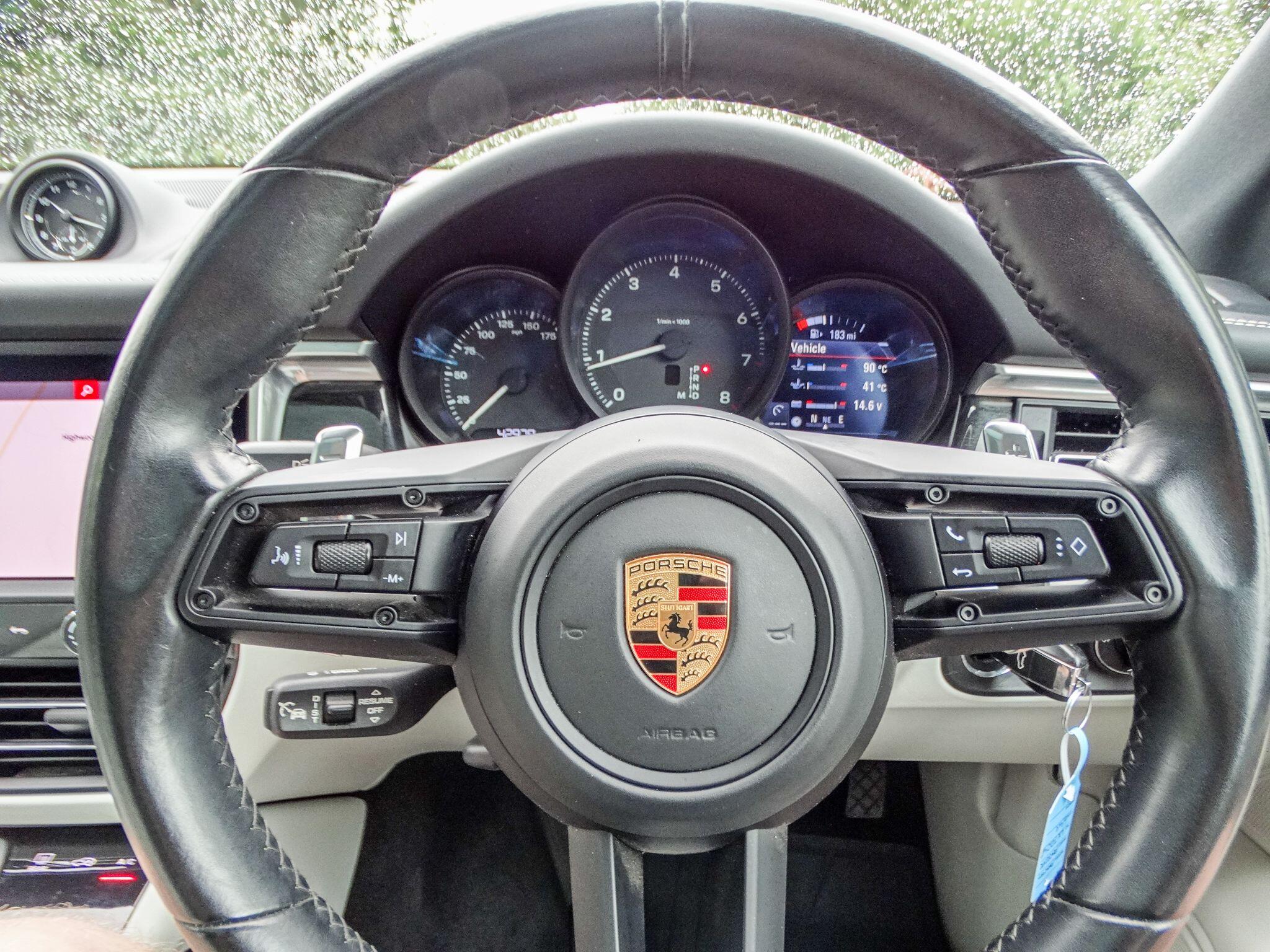 Porsche Macan view 7