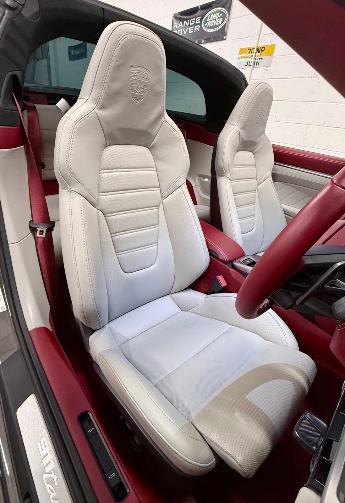 Porsche 911 view 16