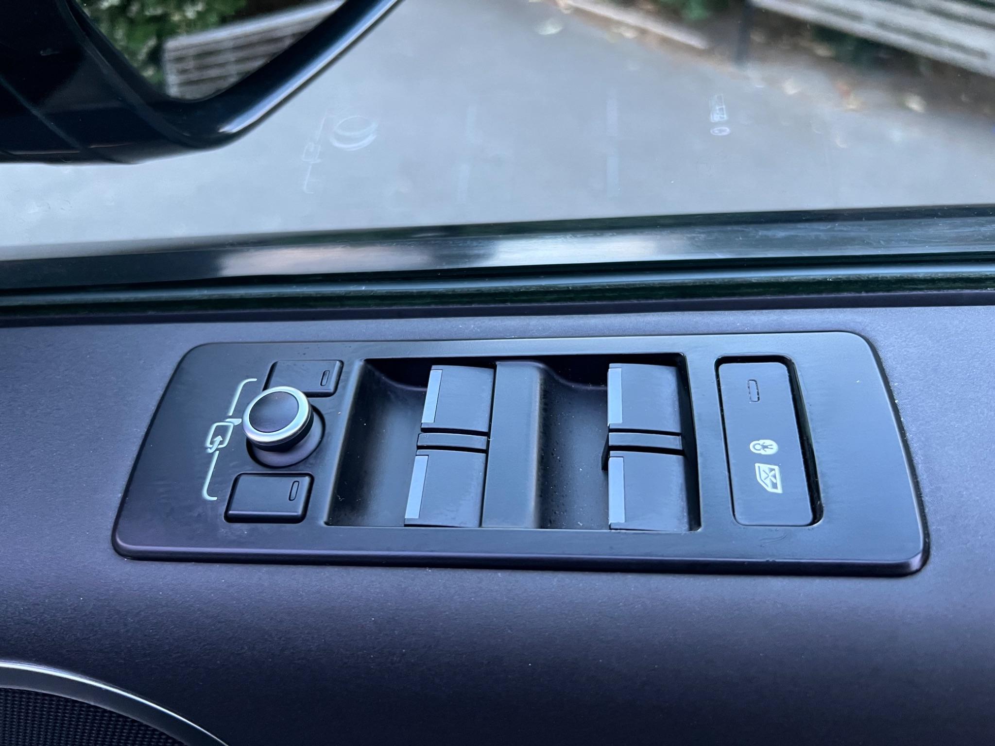 Land Rover Discovery view 29