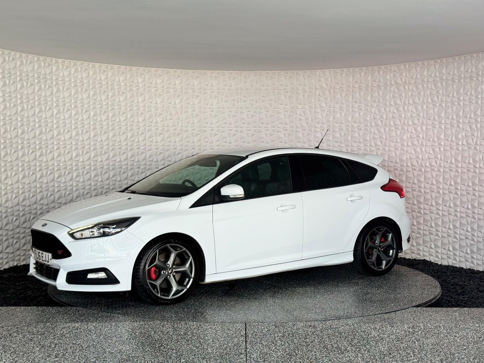 Ford Focus view 23
