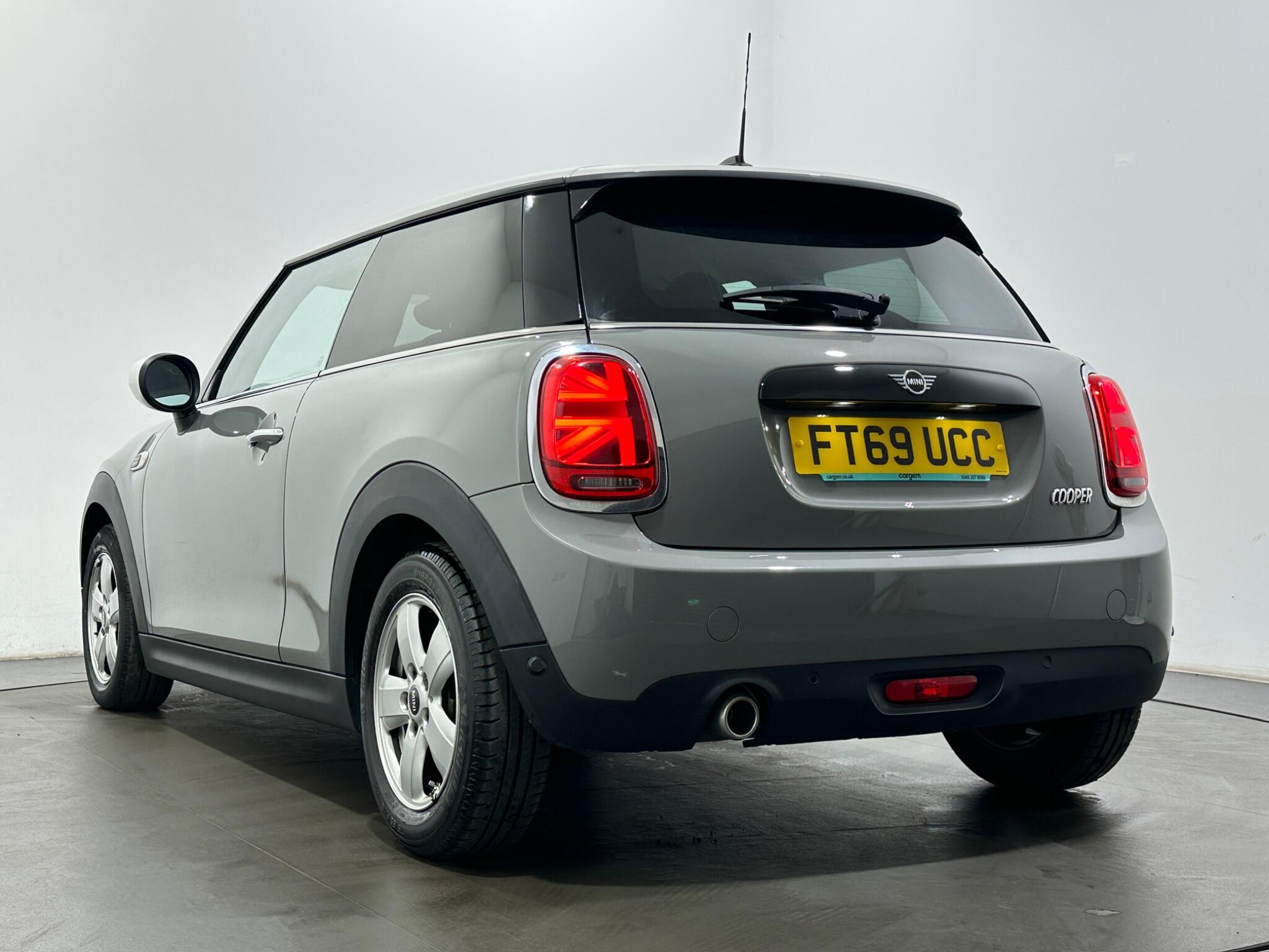 Mini Hatch view 41