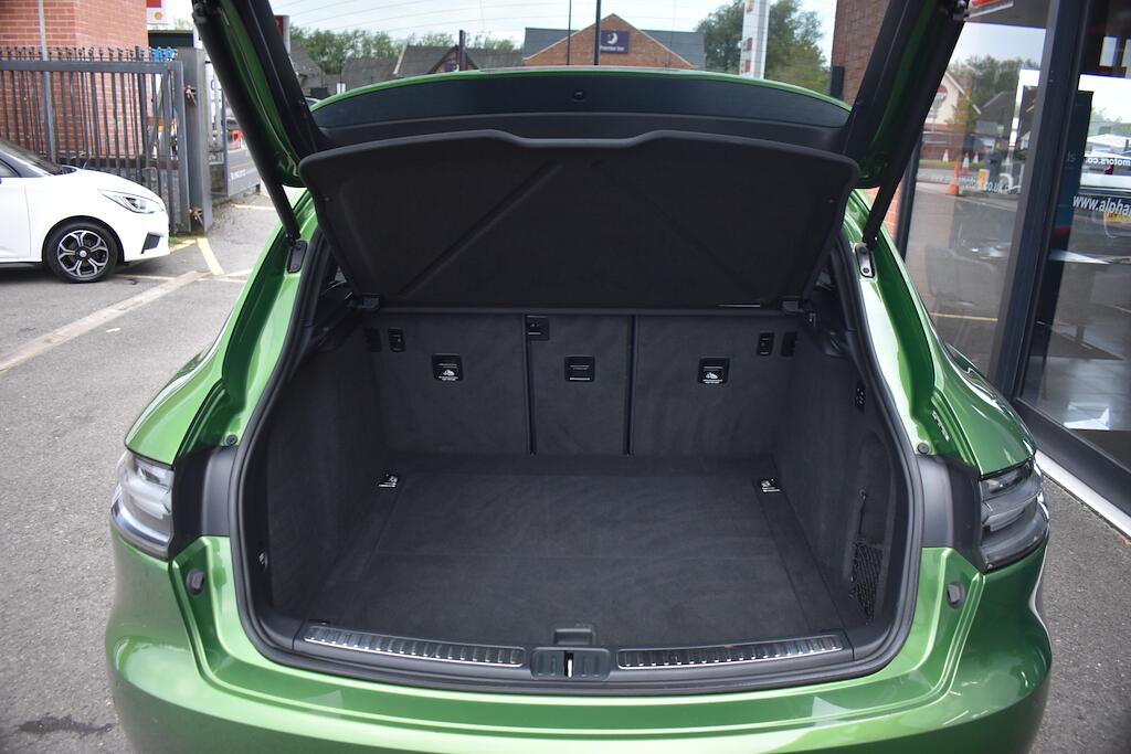 Porsche Macan view 56