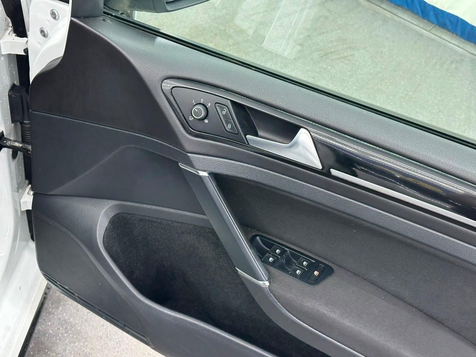 Volkswagen Golf view 44