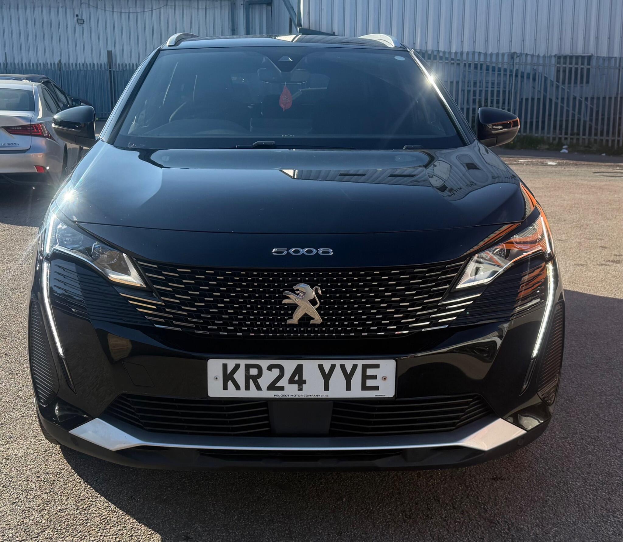 Peugeot 5008 view 2