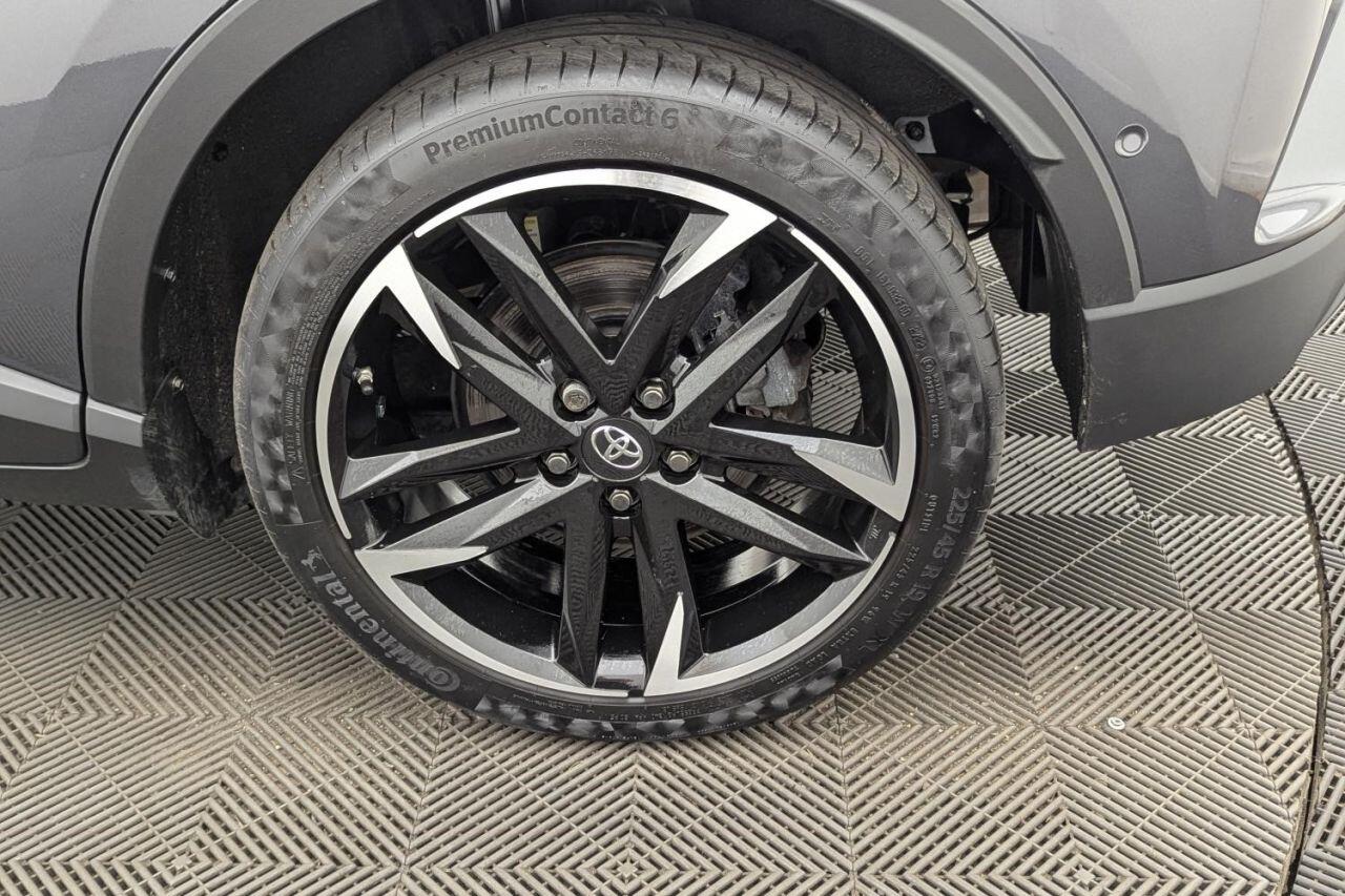 Toyota C-HR view 52