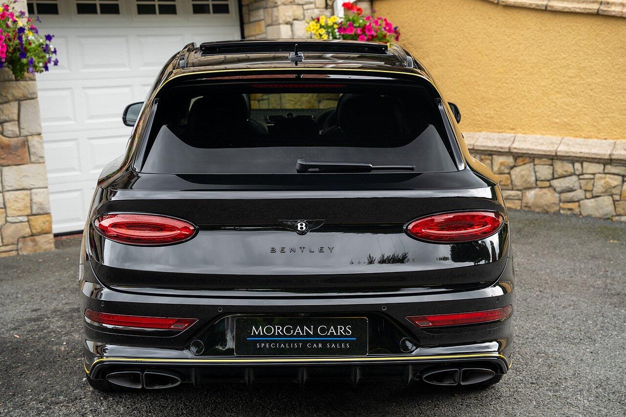 Bentley Bentayga view 18