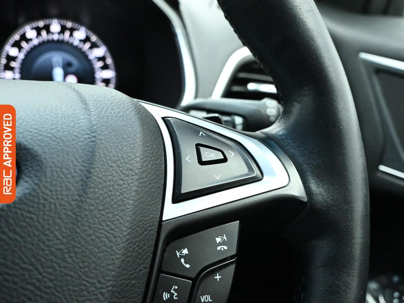 Ford Edge view 25