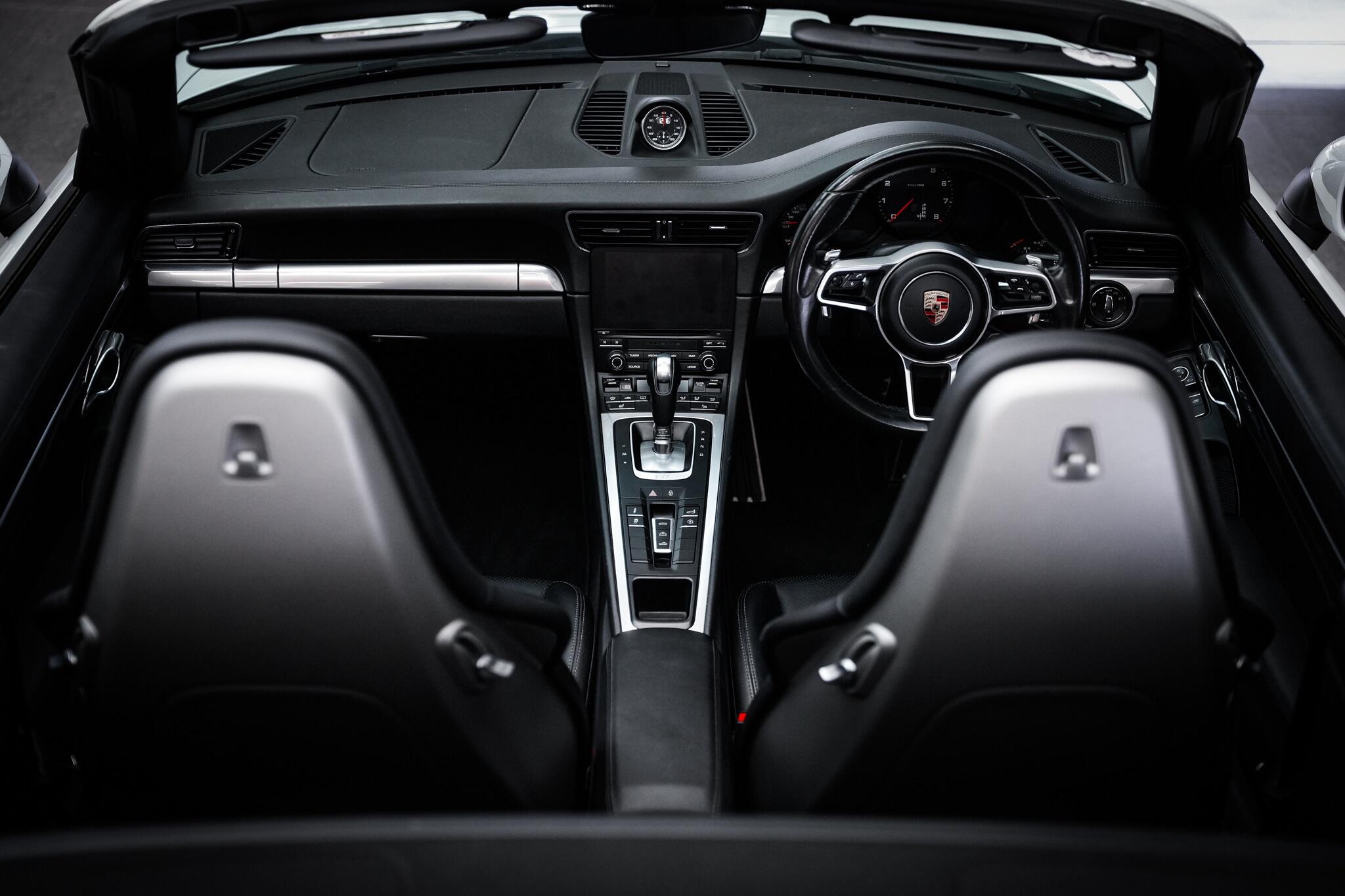 Porsche 911 view 22