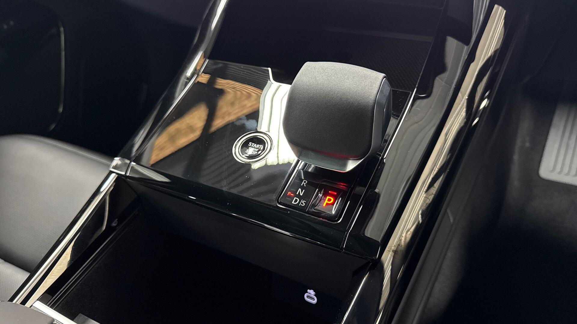 Land Rover Range Rover Sport view 13