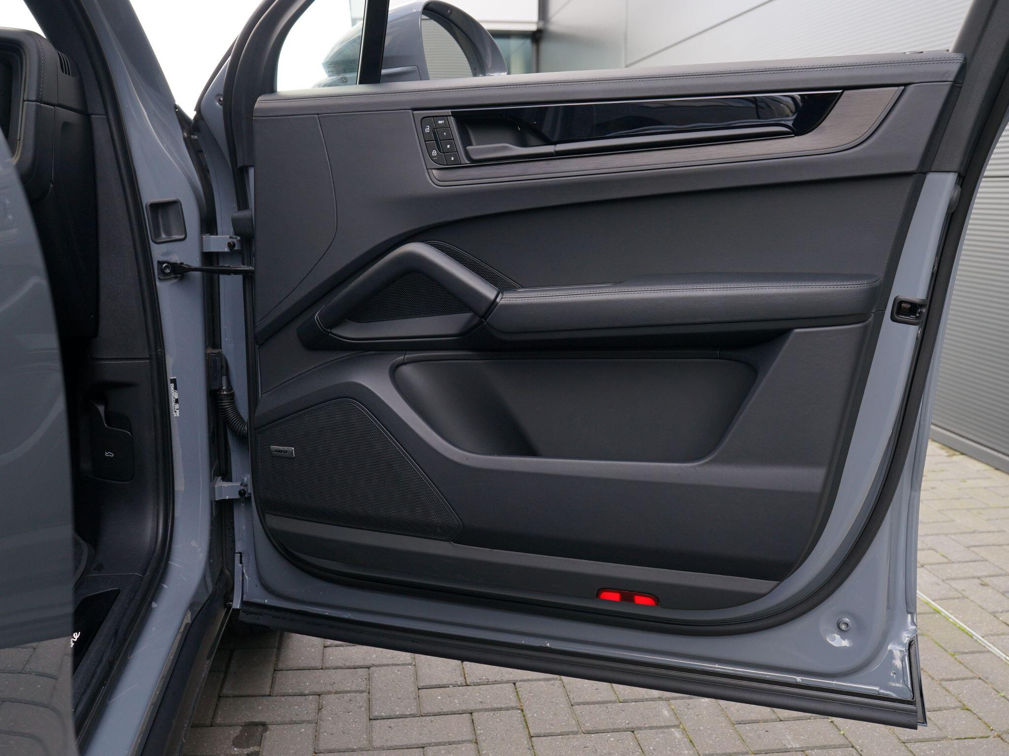 Porsche Cayenne view 86