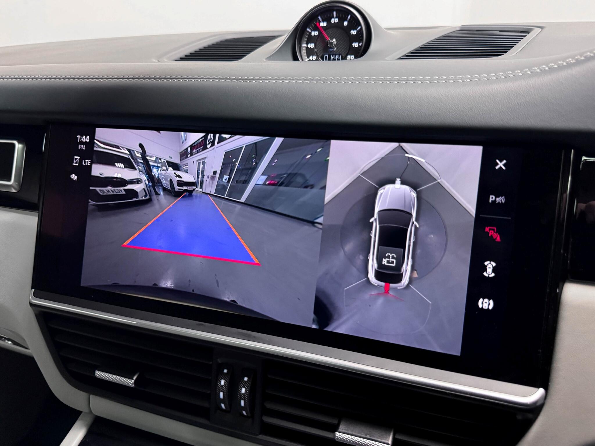 Porsche Cayenne view 43