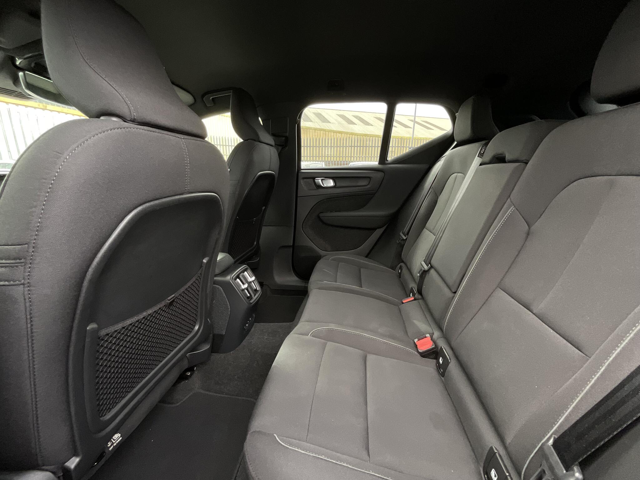 Volvo XC40 view 17