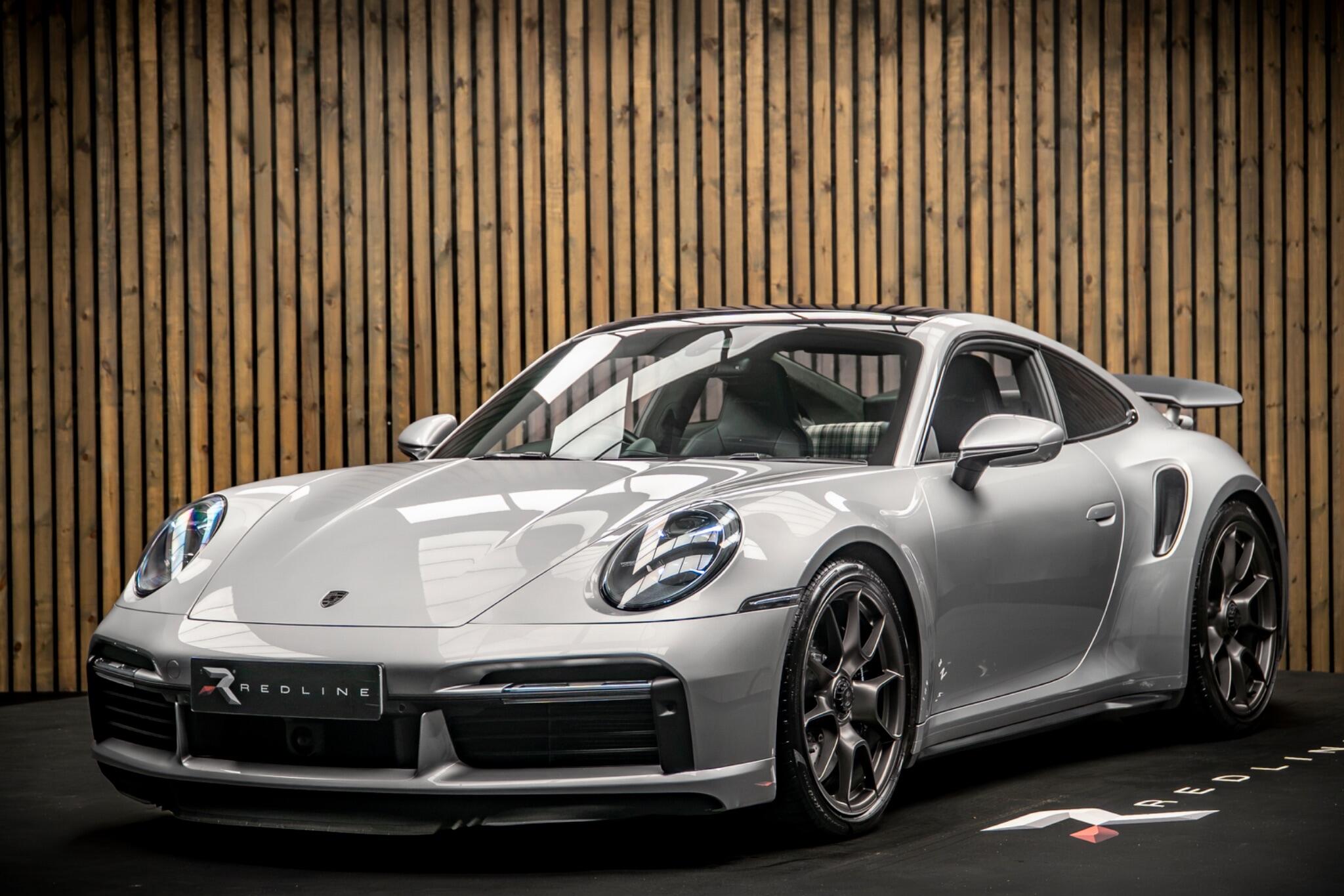 Porsche 911 view 8