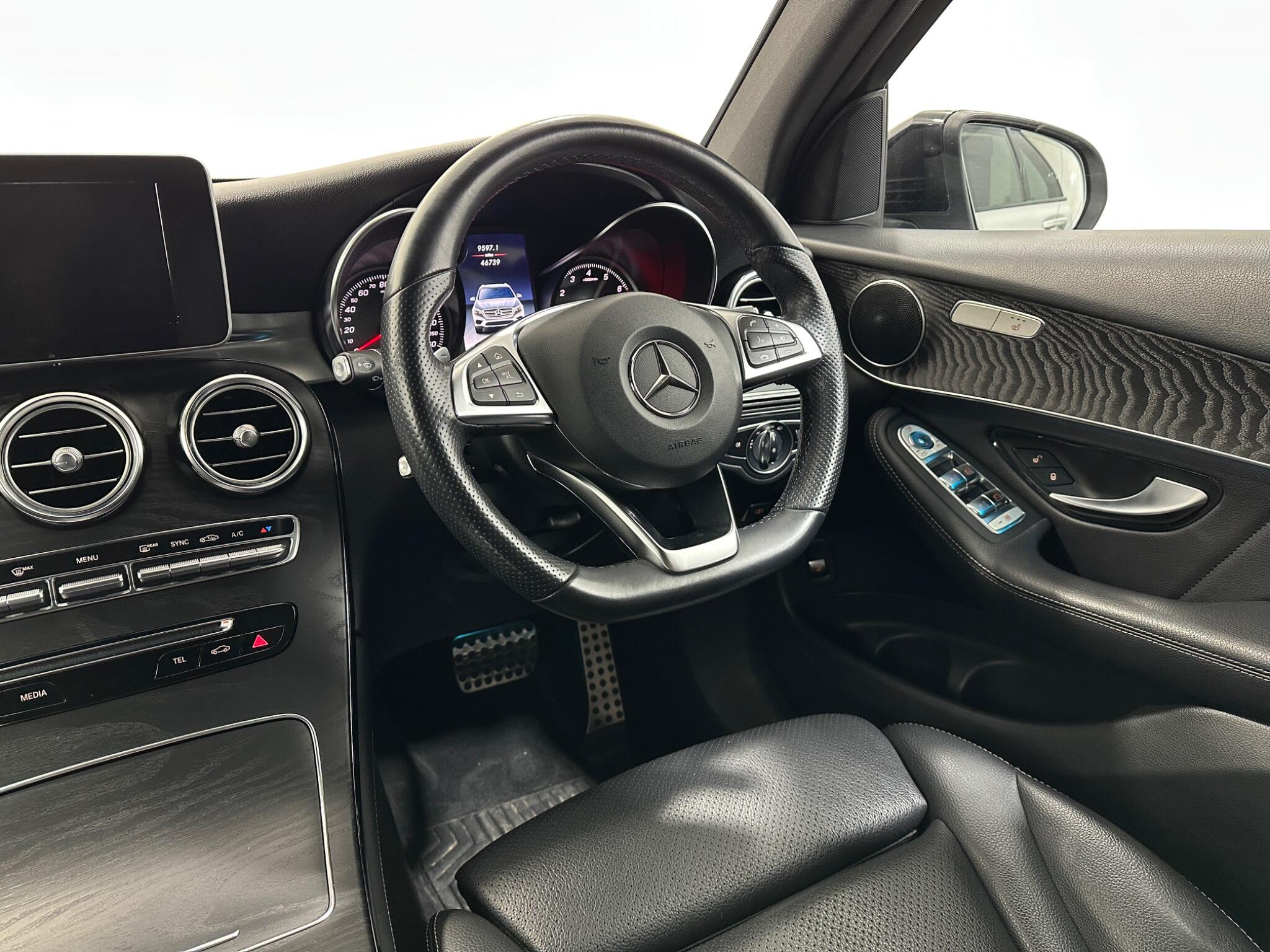 Mercedes-Benz GLC view 12