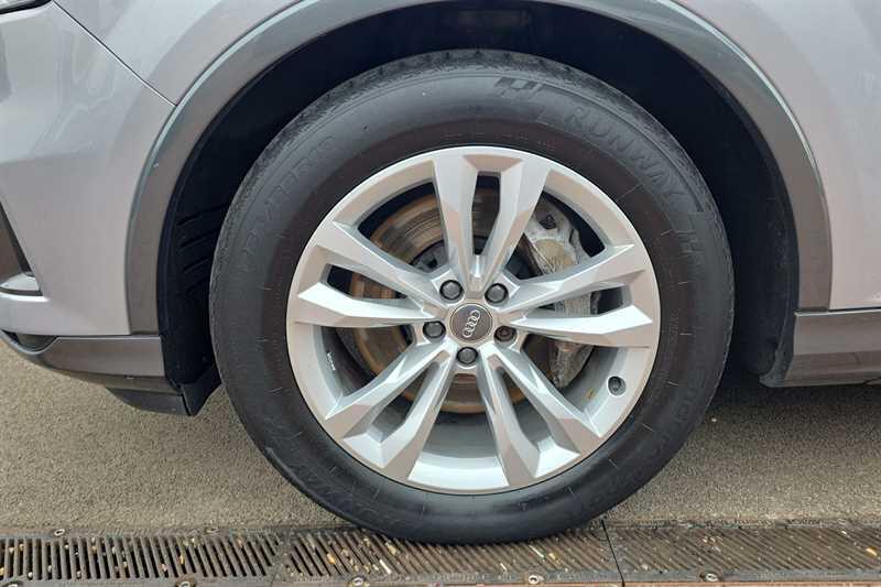 Audi Q7 view 39