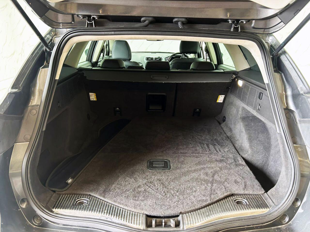 Ford Mondeo view 24