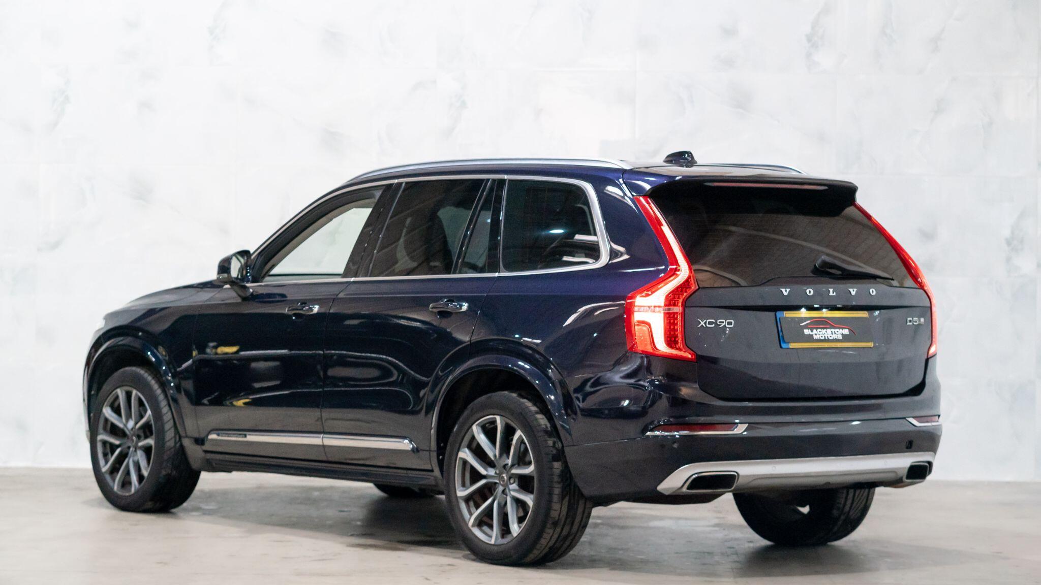 Volvo XC90 view 5
