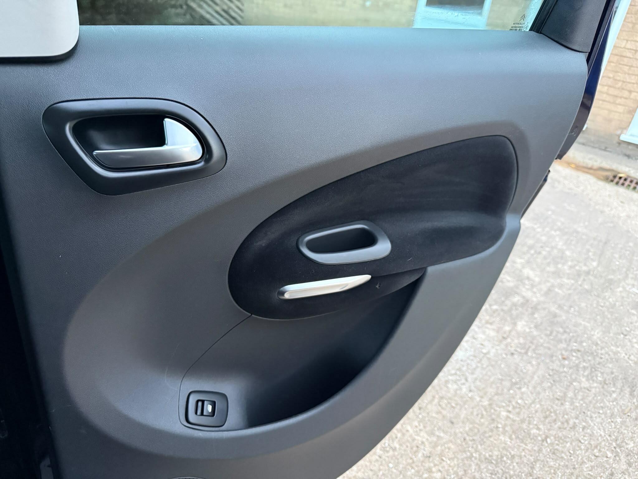 Citroen C3 Picasso view 8
