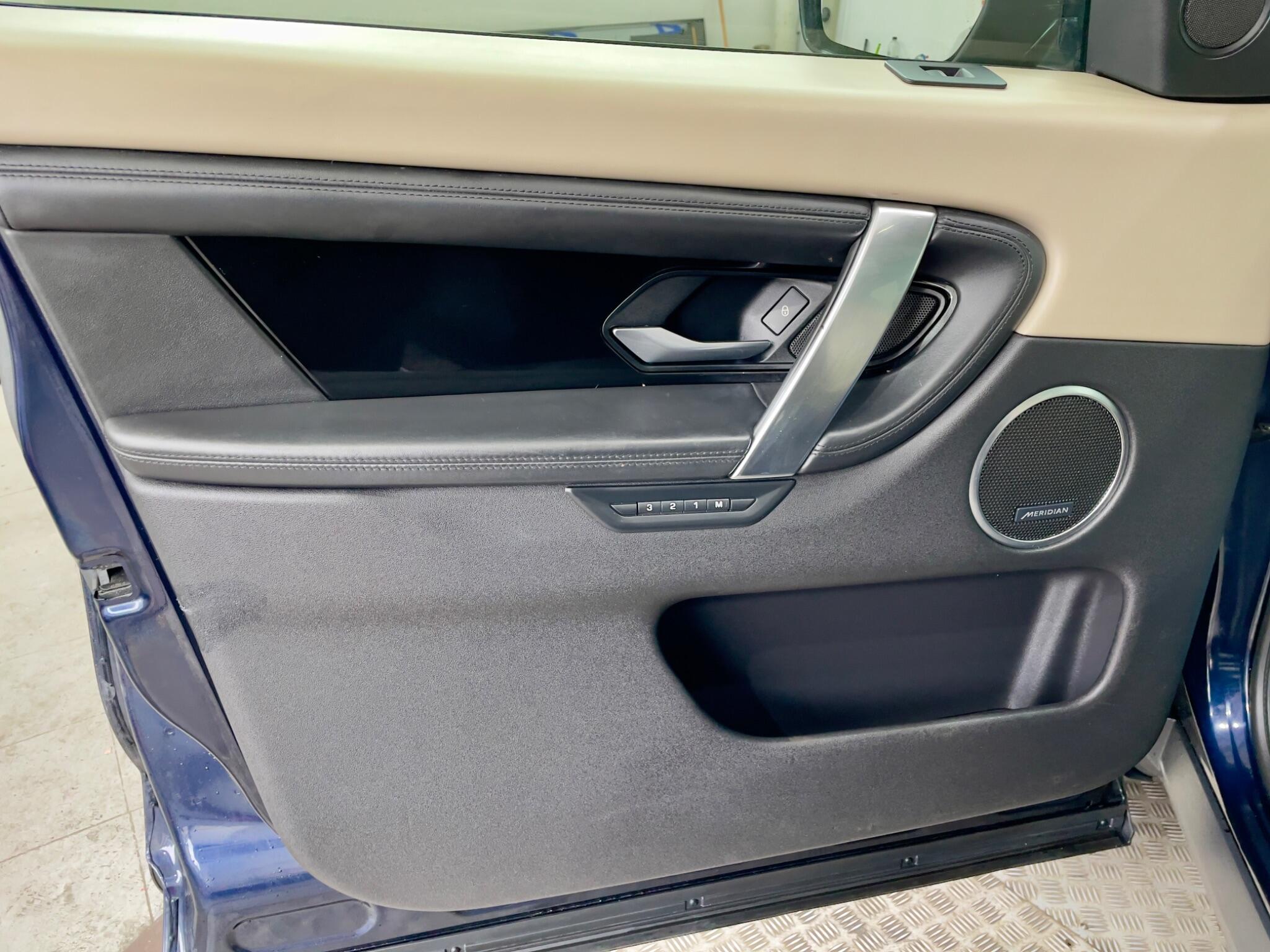 Land Rover Discovery Sport view 53