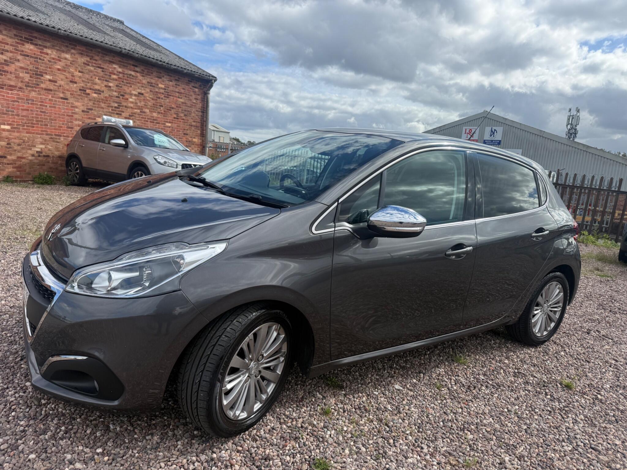 Peugeot 208 view 16