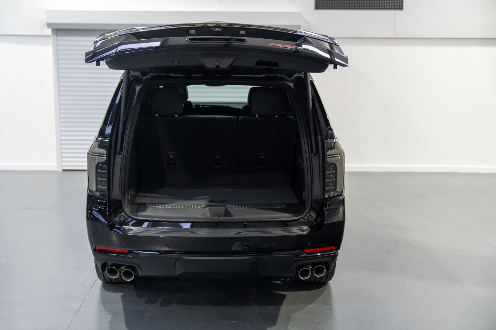 Chevrolet Tahoe view 12