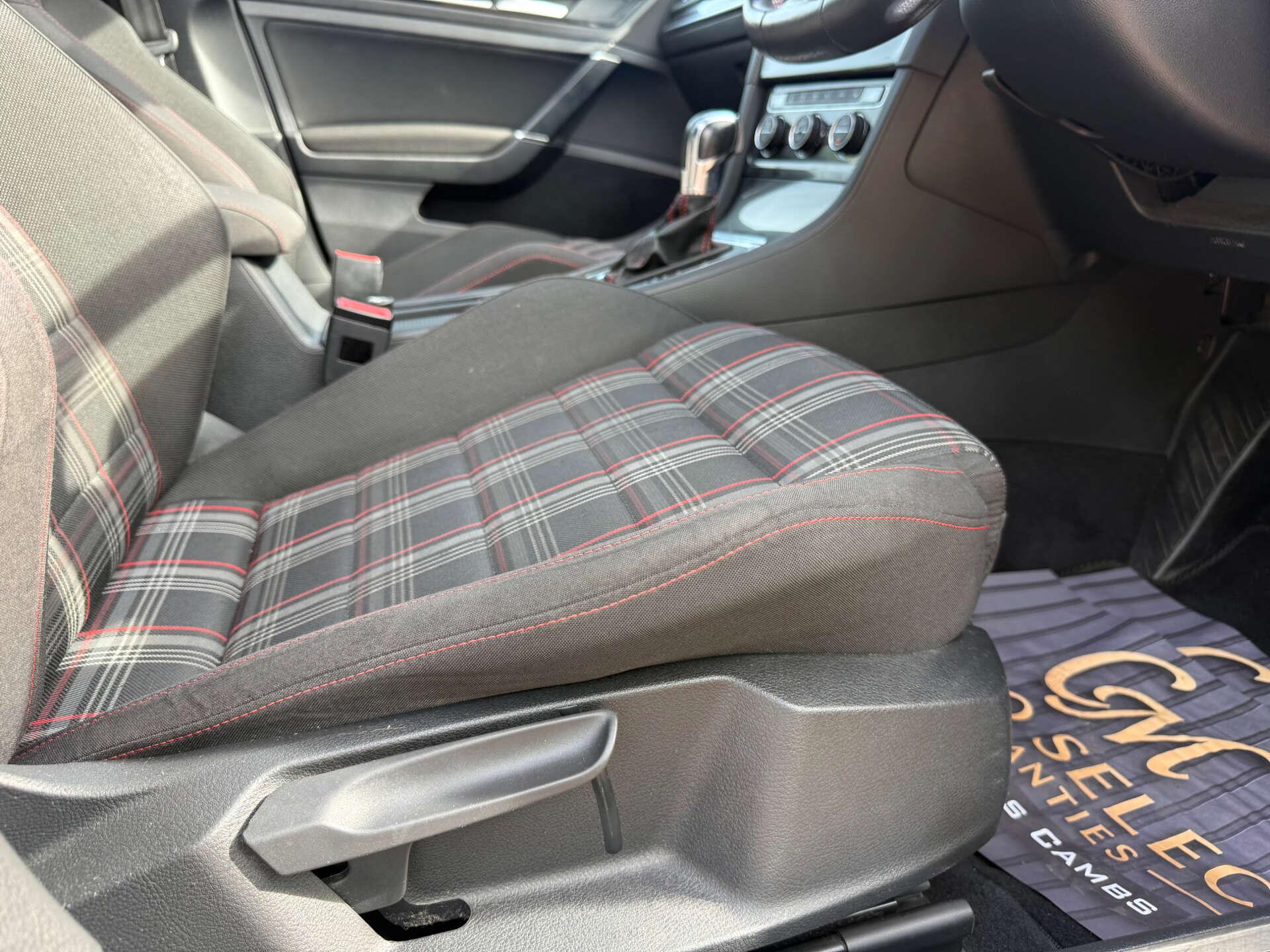 Volkswagen Golf view 50