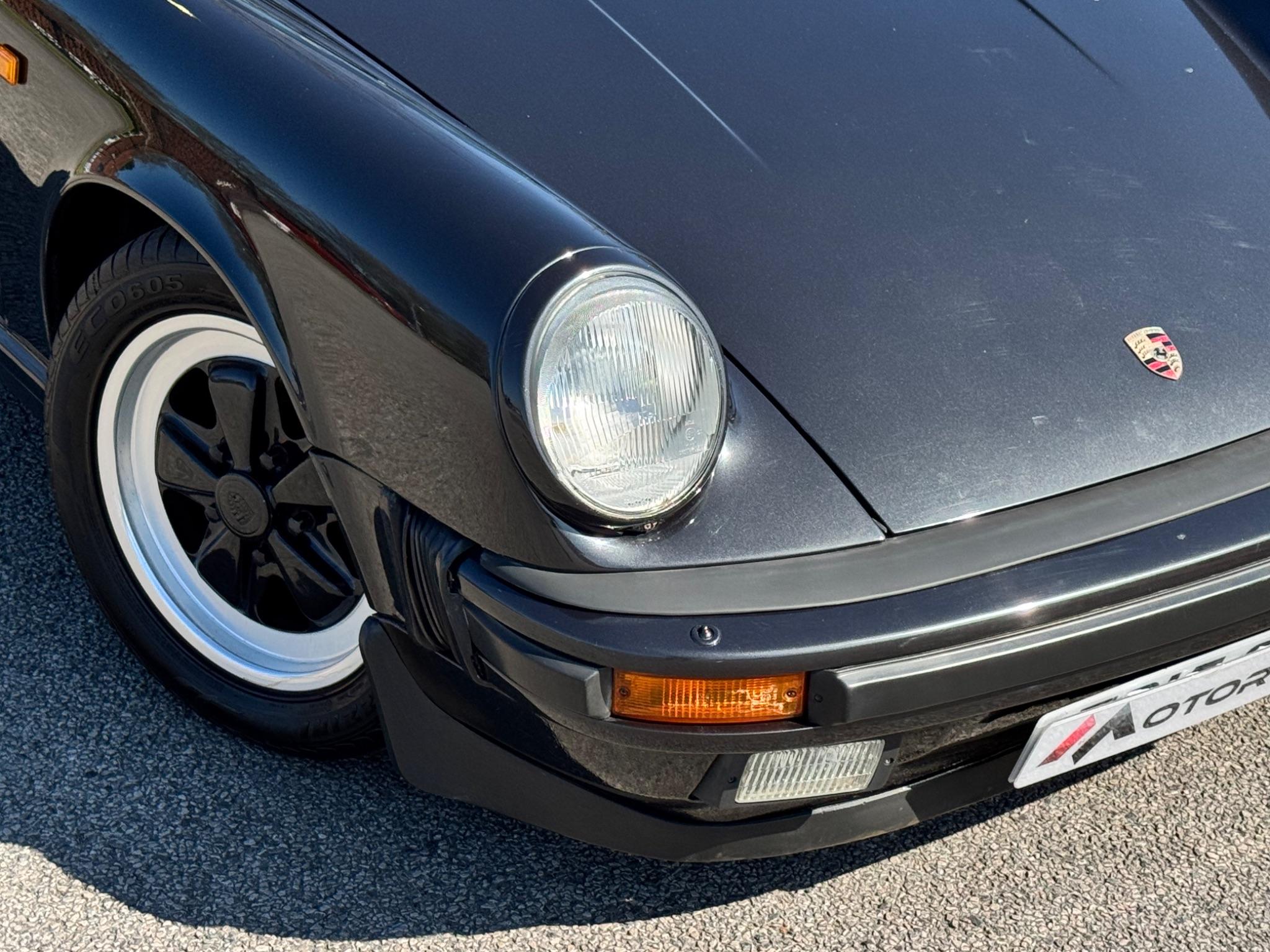 Porsche 911 view 34