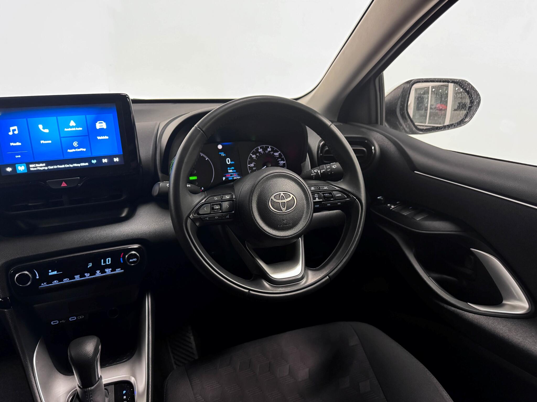 Toyota Yaris view 12