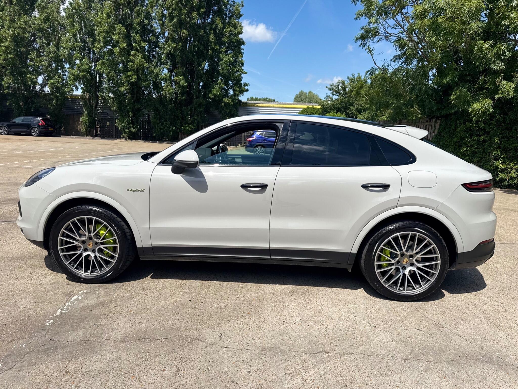Porsche Cayenne view 18