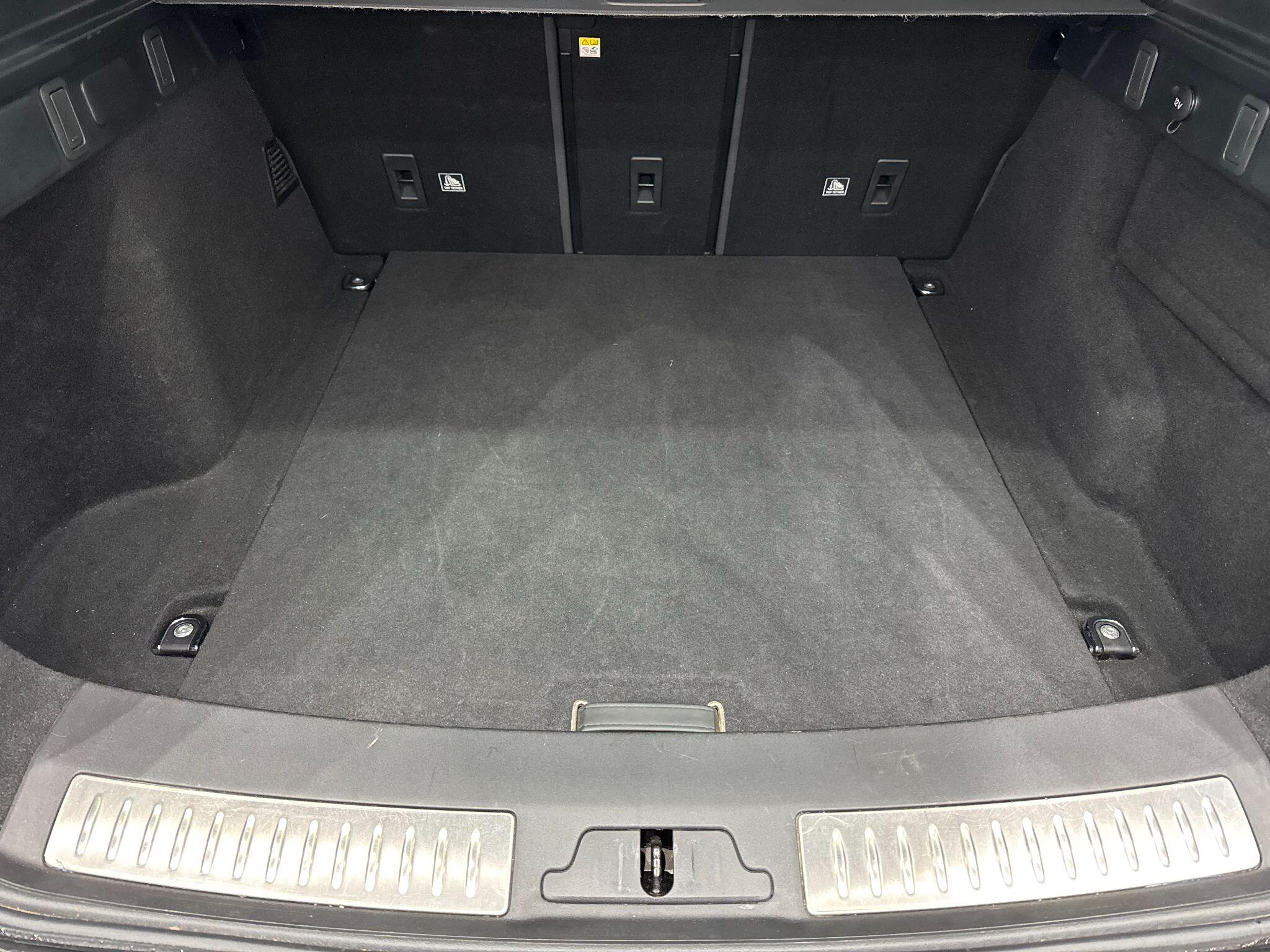 Land Rover Range Rover Velar view 56