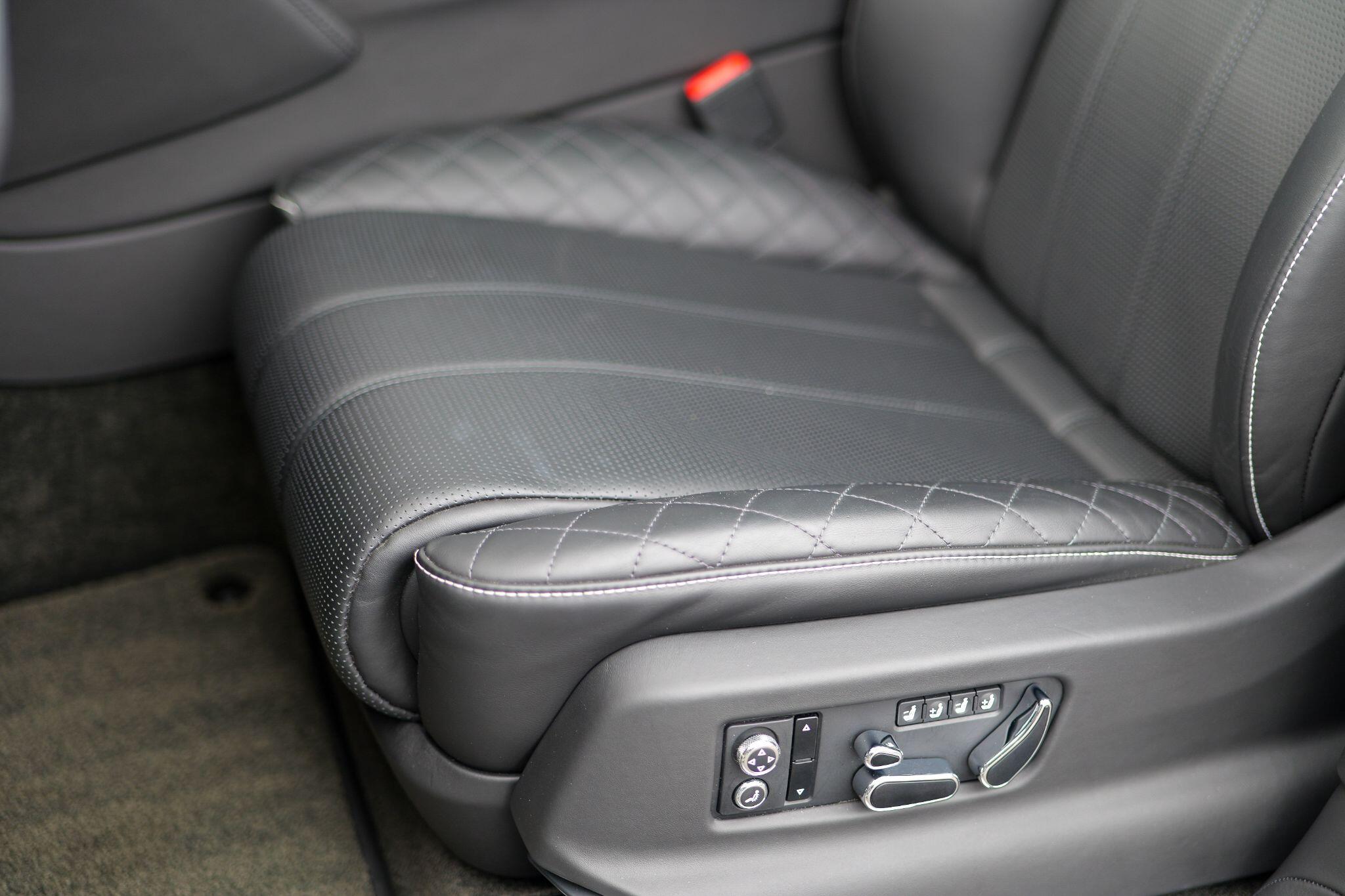 Bentley Bentayga view 27
