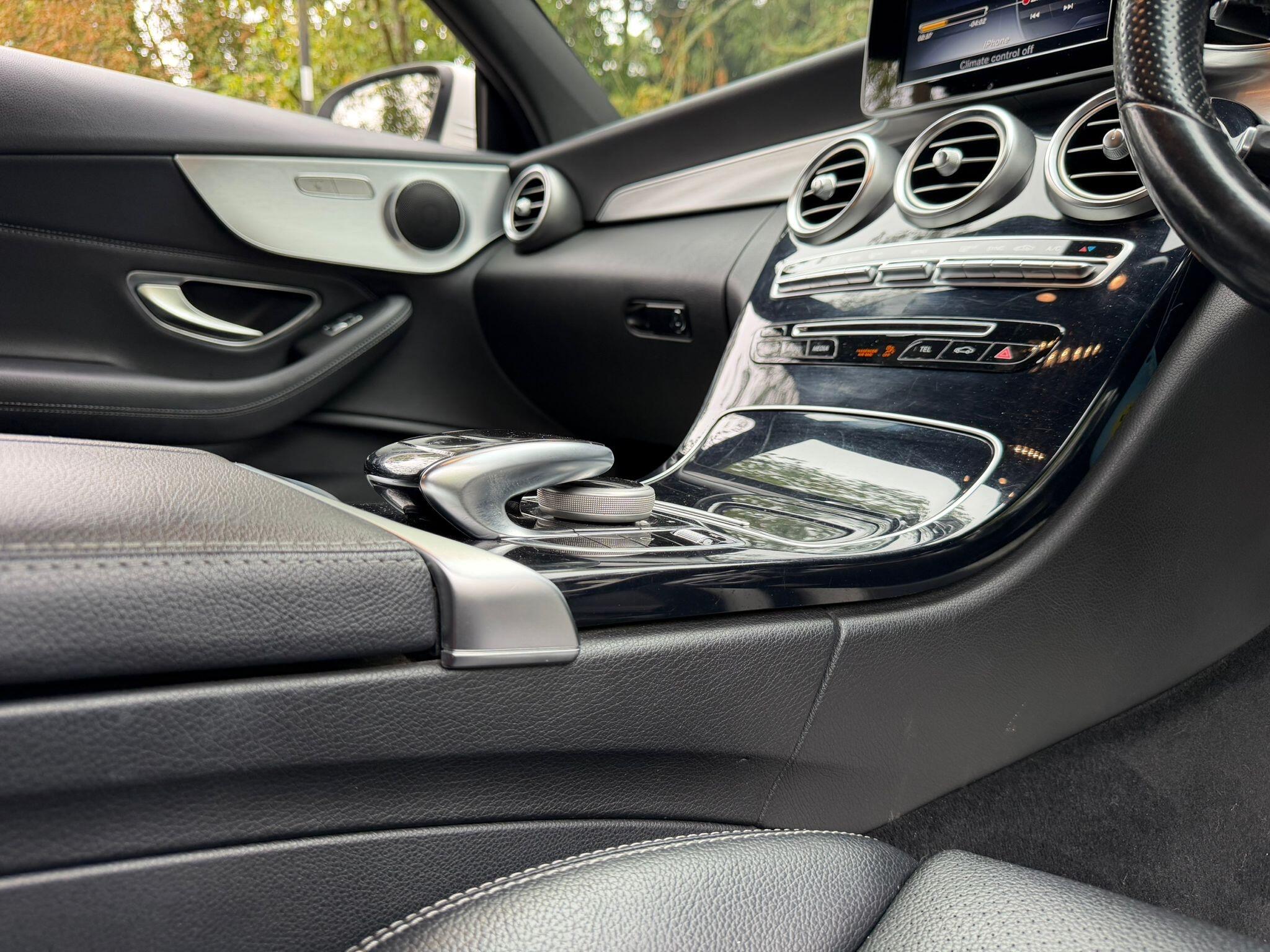 Mercedes-Benz C-Class view 23