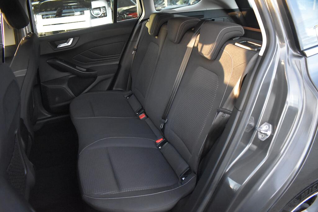 Ford Focus view 13