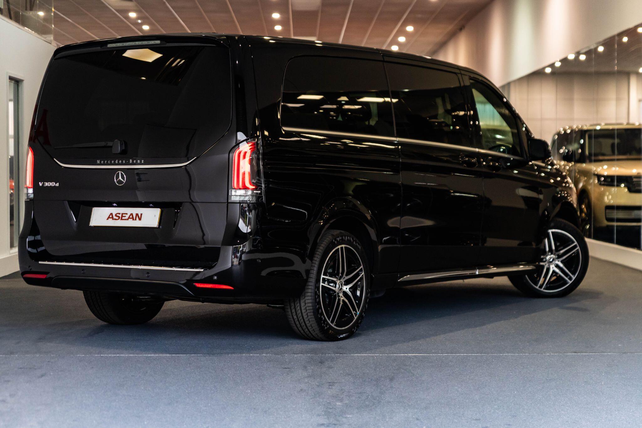Mercedes-Benz V-Class view 5
