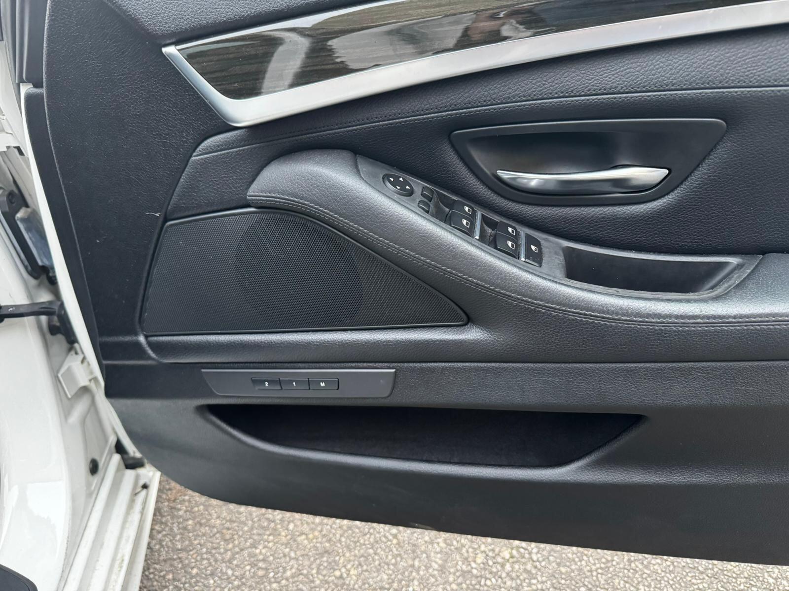 BMW 5 Series view 20