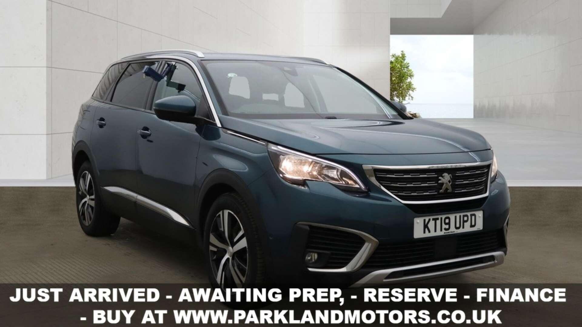 2019 Peugeot 5008 in Green for sale