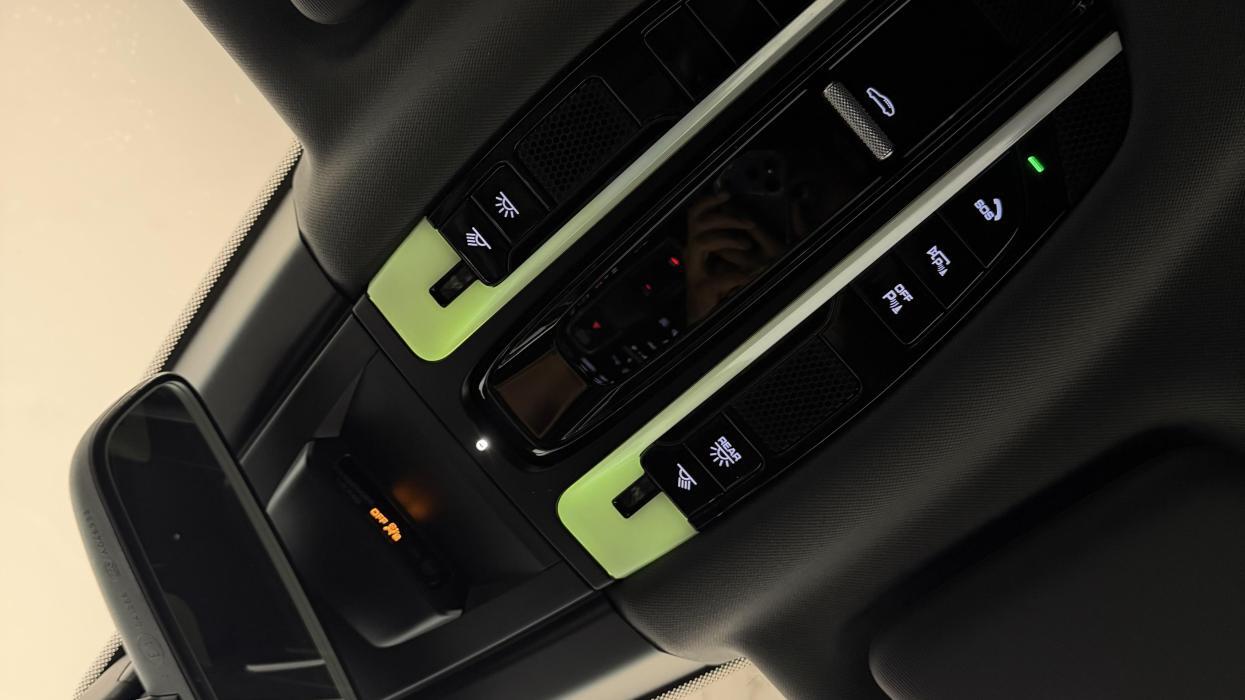 Porsche Cayenne view 28