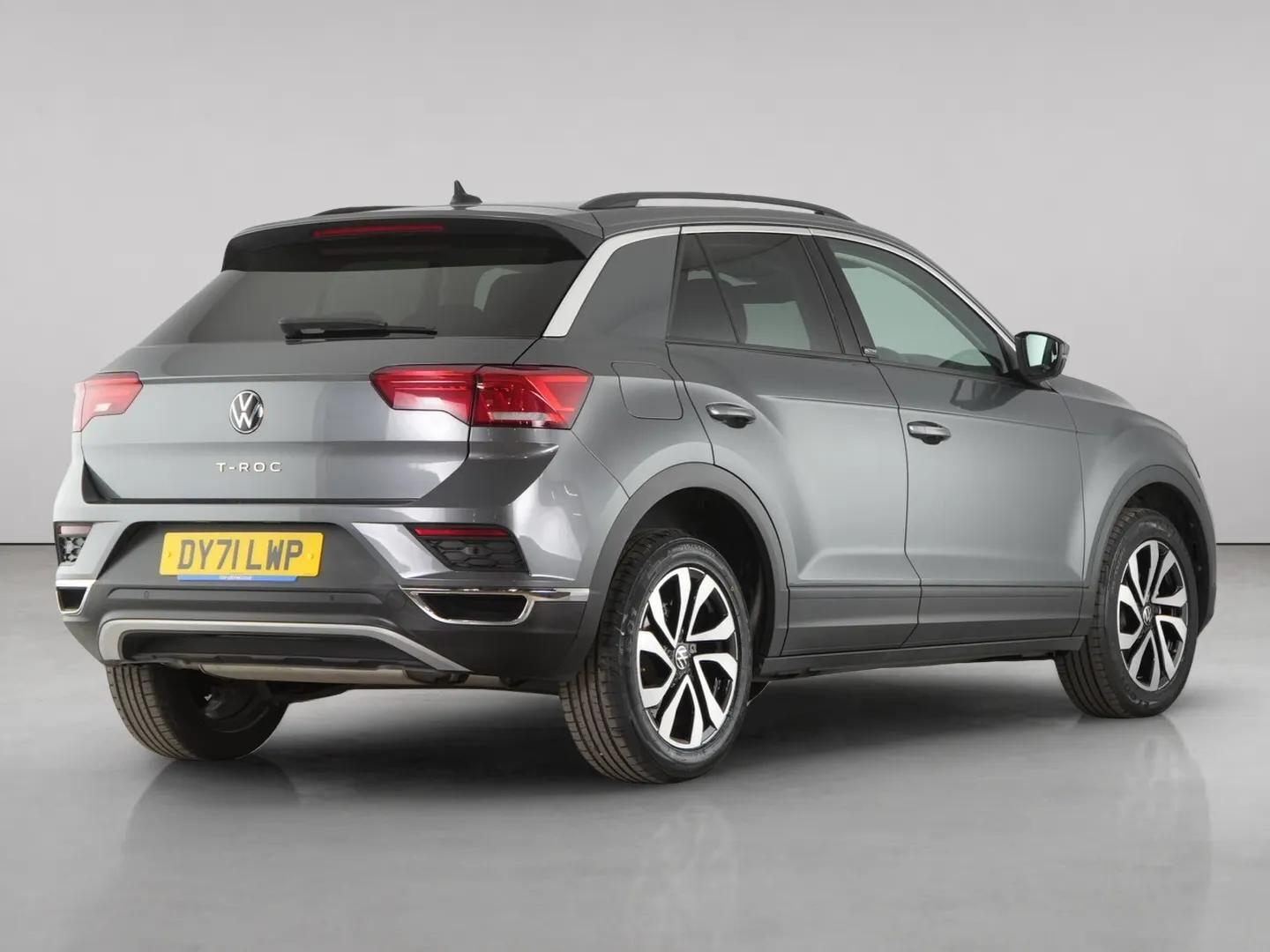 Volkswagen T-Roc view 12