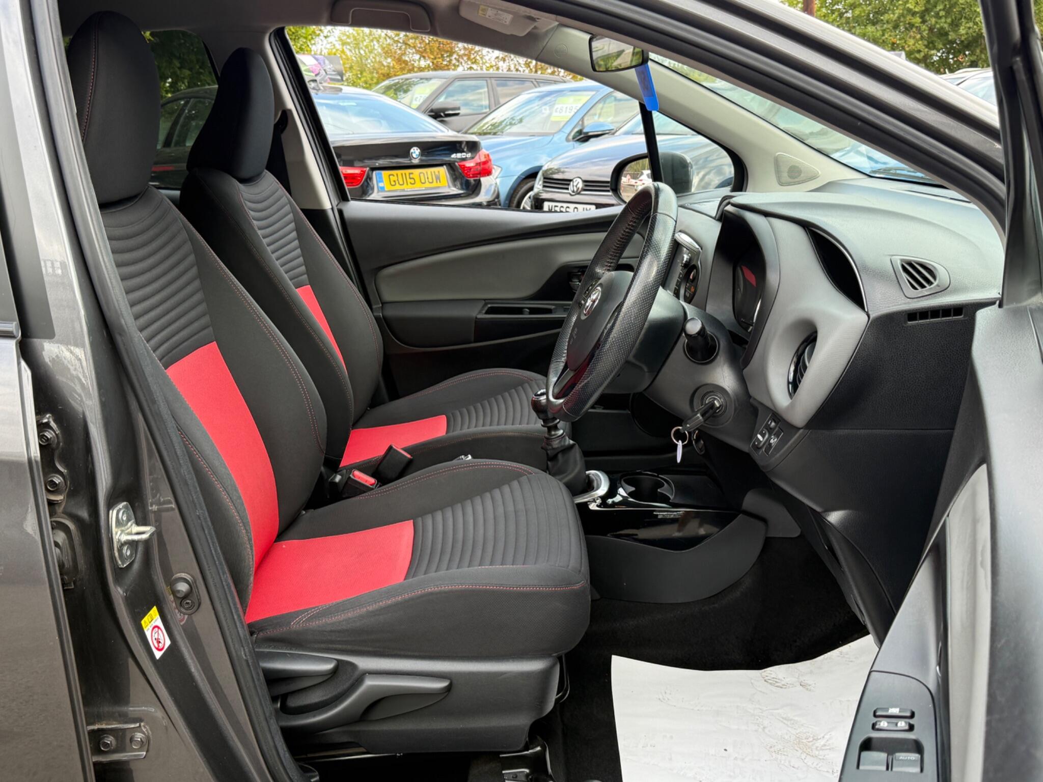 Toyota Yaris - Image 27