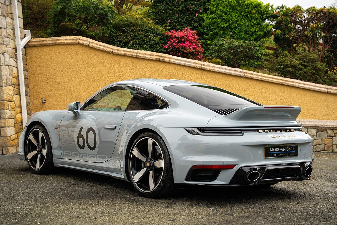 Porsche 911 view 9