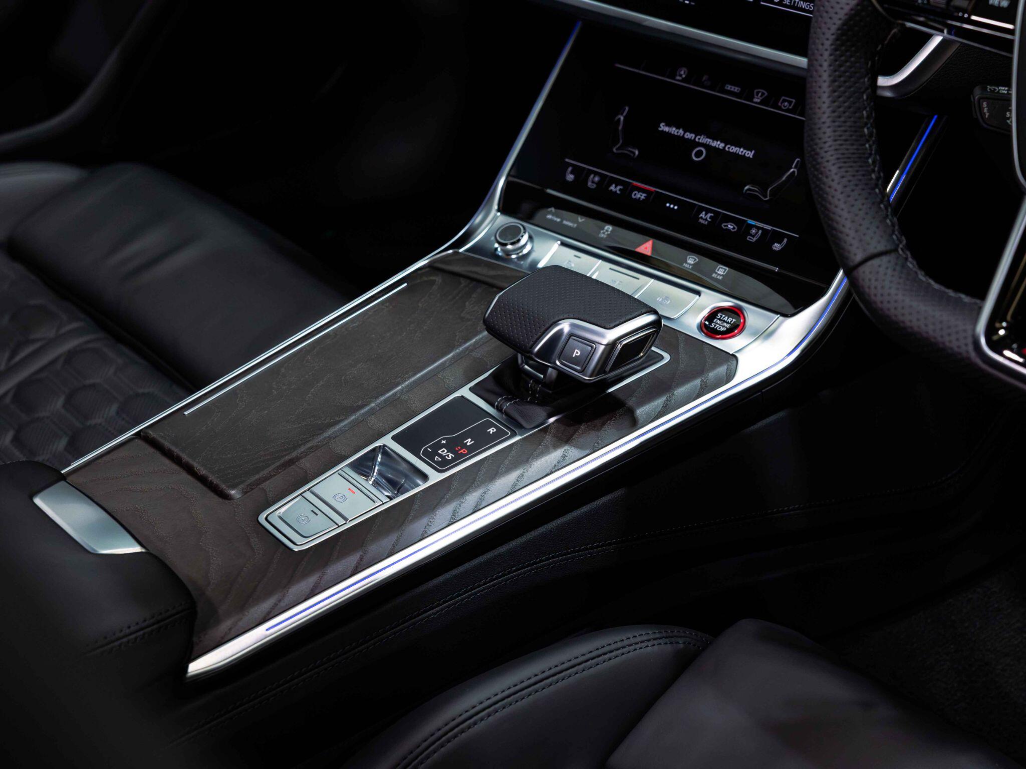 Audi RS6 Avant view 22