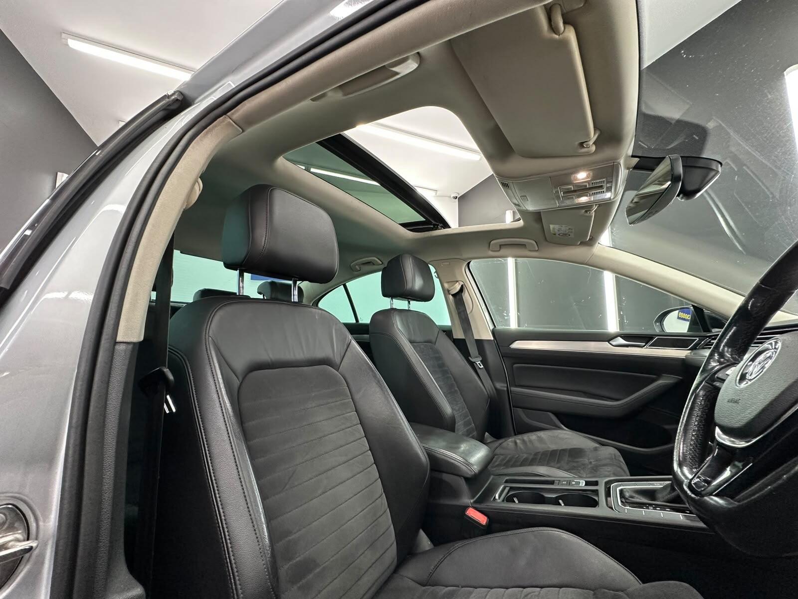 Volkswagen Passat view 25