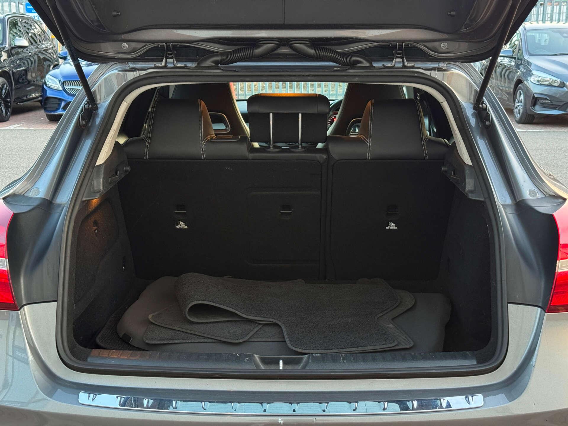 Mercedes-Benz Gla view 30