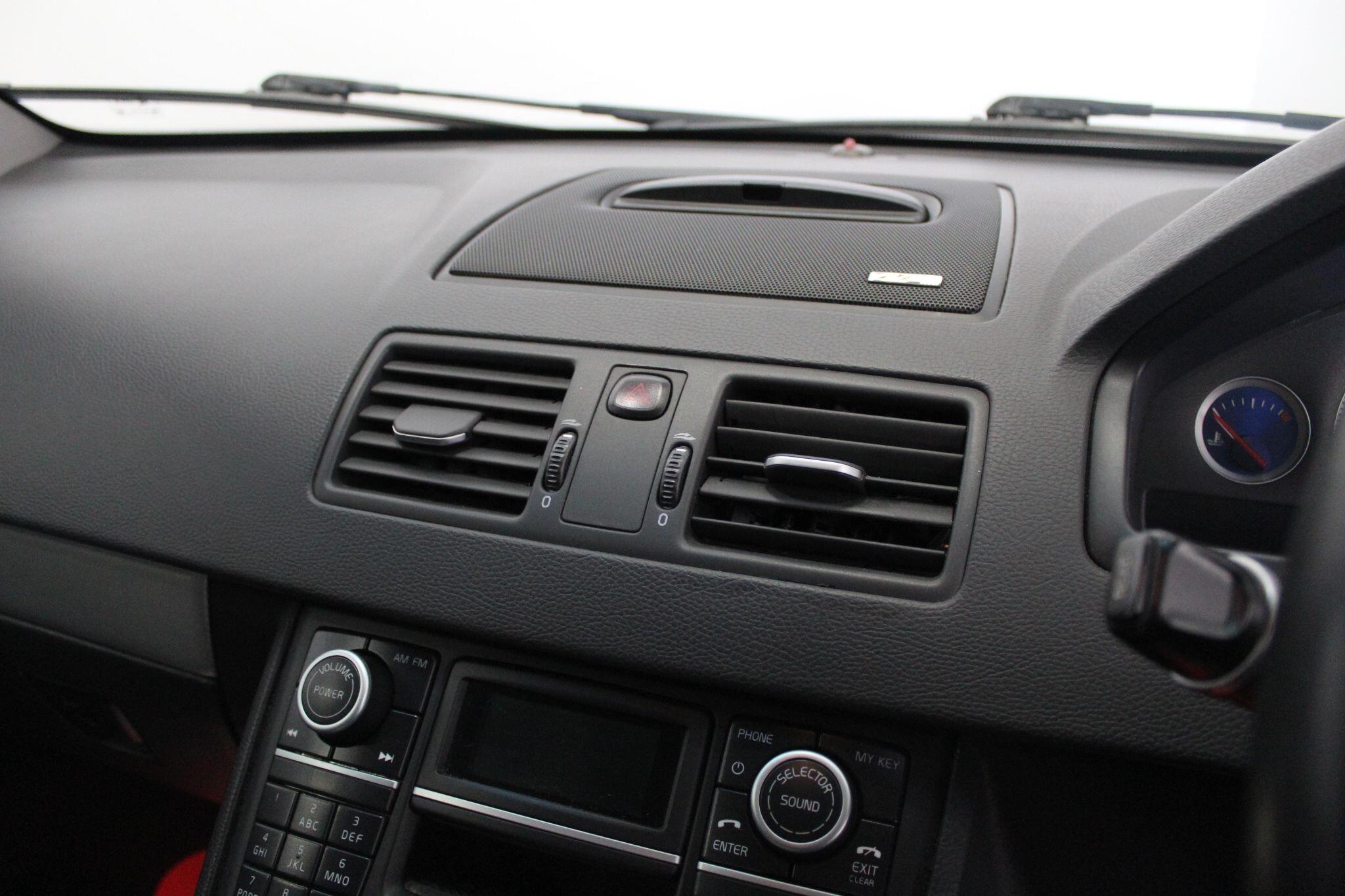 Volvo XC90 view 38