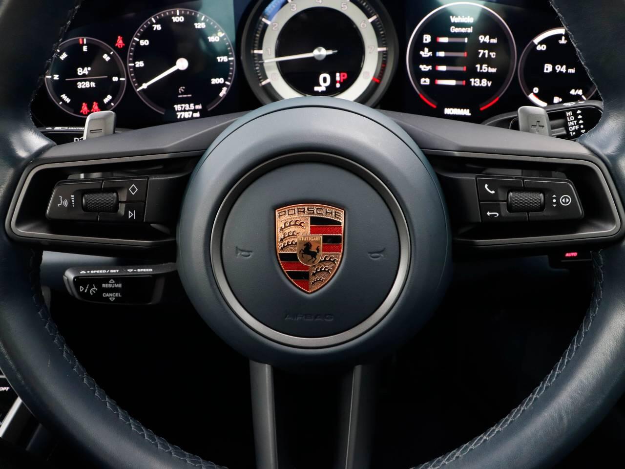 Porsche 911 view 14
