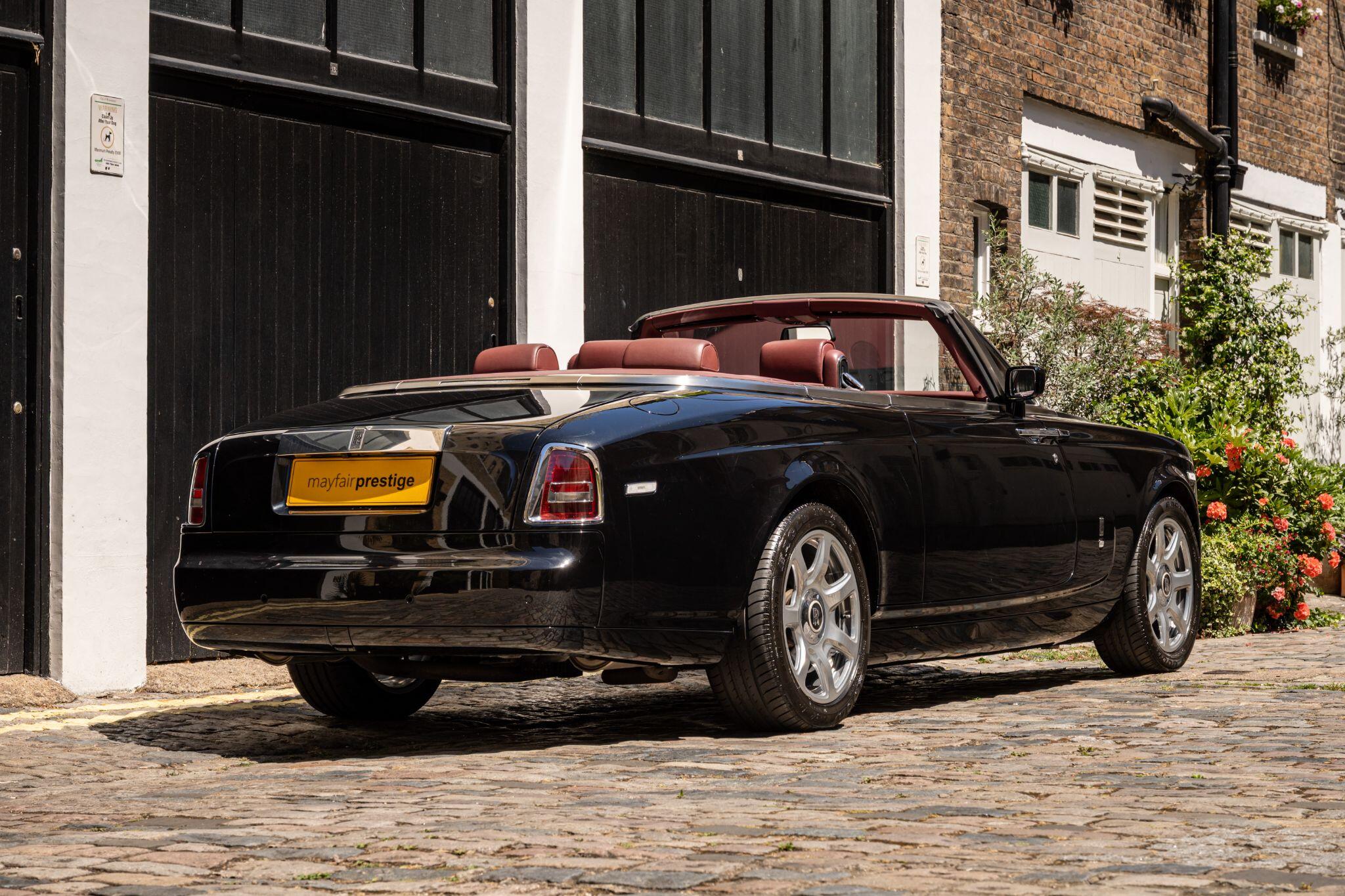 Rolls-Royce Phantom view 18