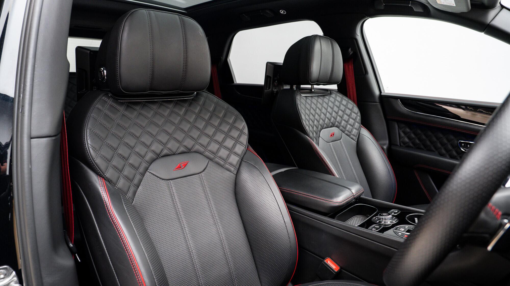 Bentley Bentayga view 8