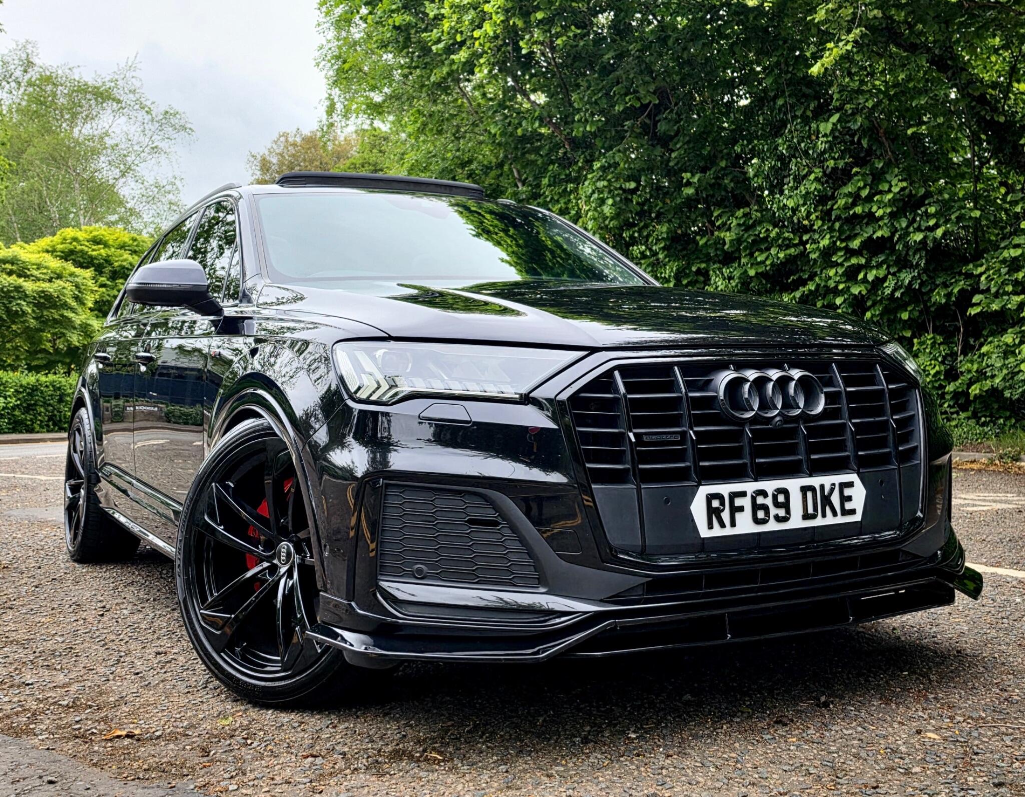Audi Q7 view 9