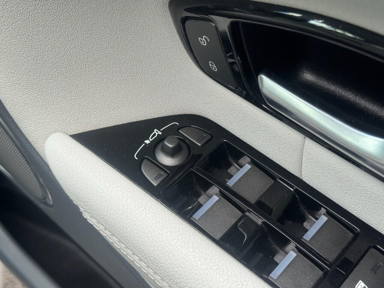 Land Rover Range Rover Evoque view 24